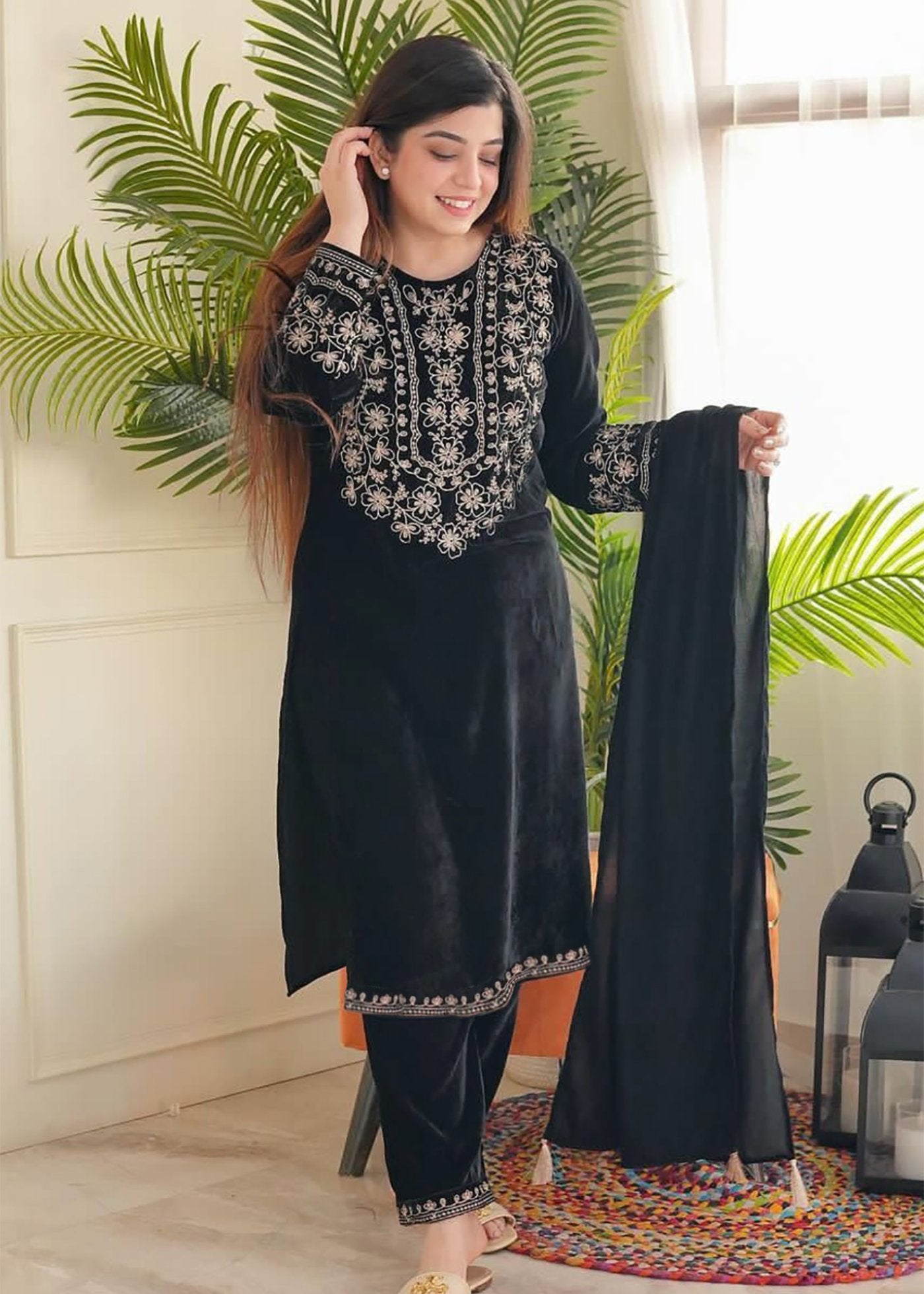 Women Velvet Kurta Pant Dupatta Set
