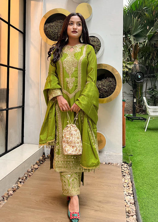 Chinnon Embroidered Pakistani Kurta Pant & Dupatta Set