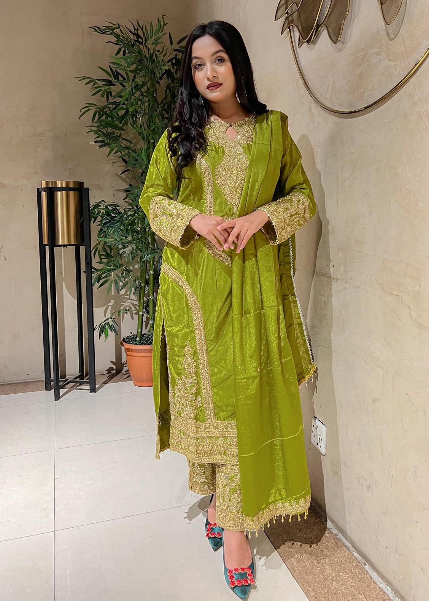 Chinnon Embroidered Pakistani Kurta Pant & Dupatta Set