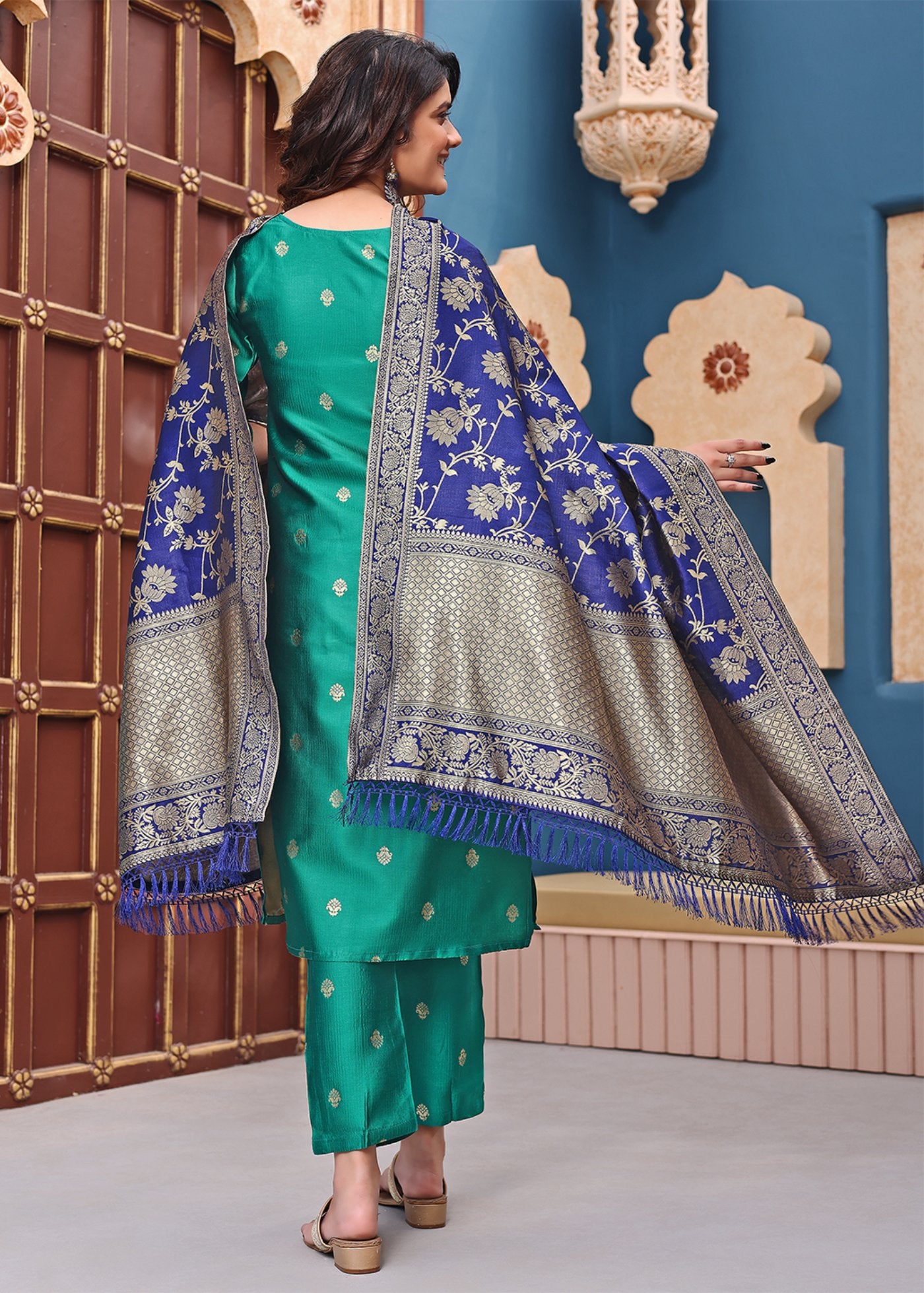 Women Jacquard Kurta Pant Dupatta Set