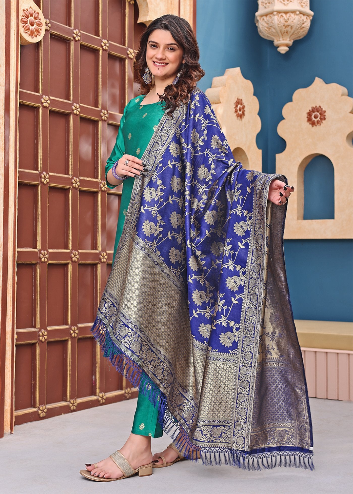 Women Jacquard Kurta Pant Dupatta Set