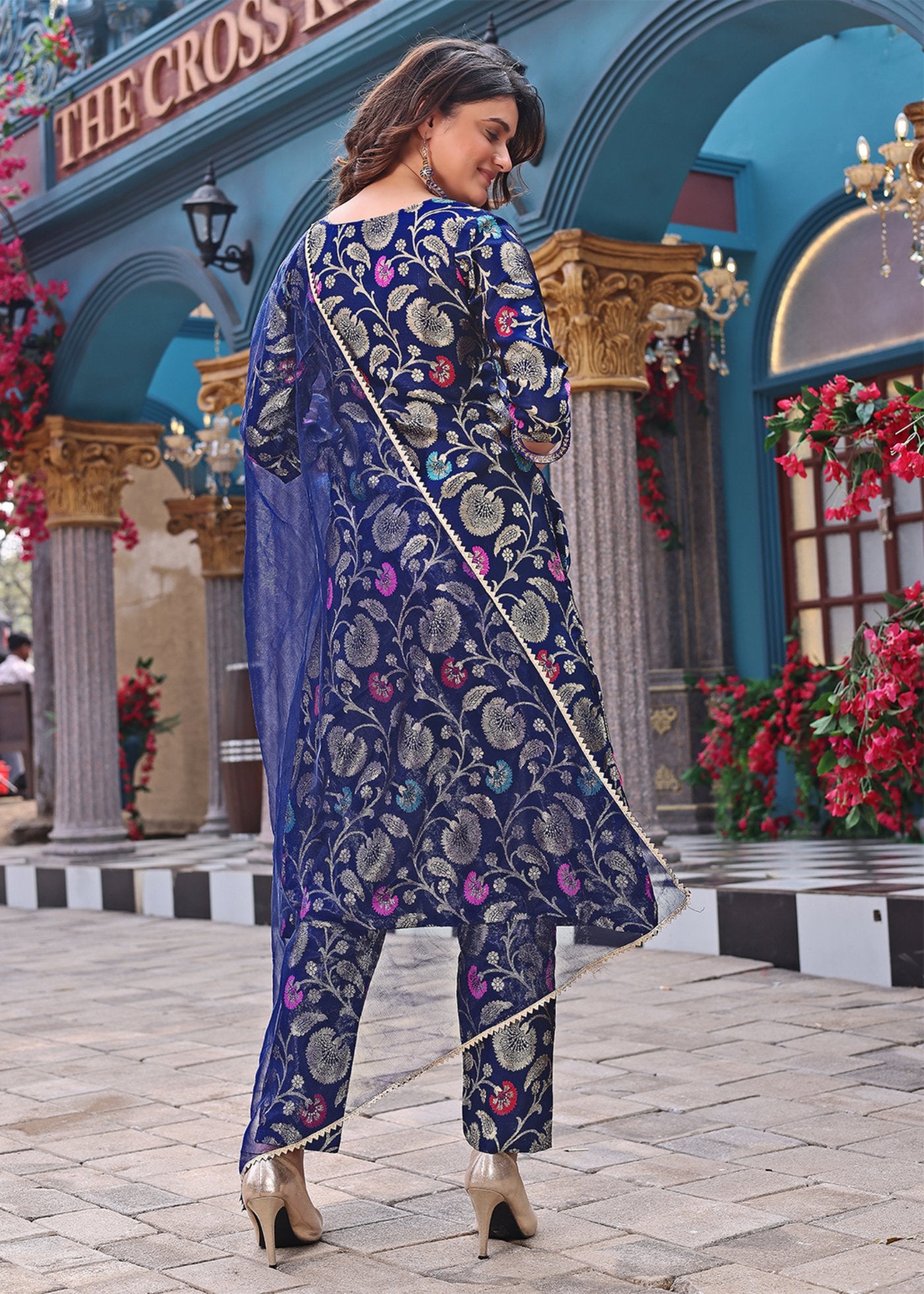 Women Jacquard Roopa Kurta Pant Dupatta Set