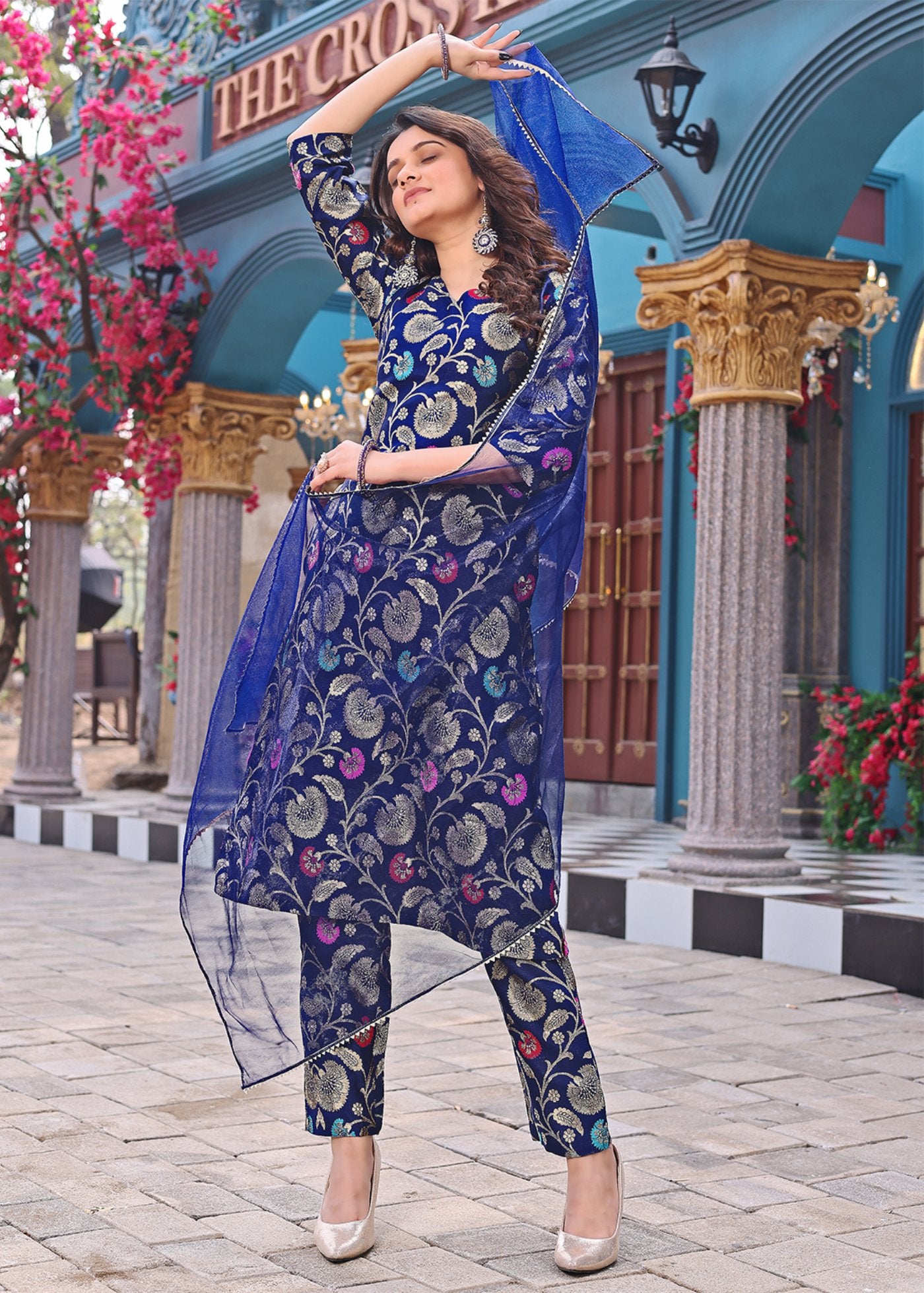 Women Jacquard Roopa Kurta Pant Dupatta Set