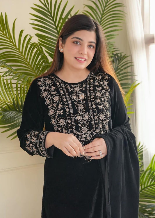 Women Velvet Kurta Pant Dupatta Set