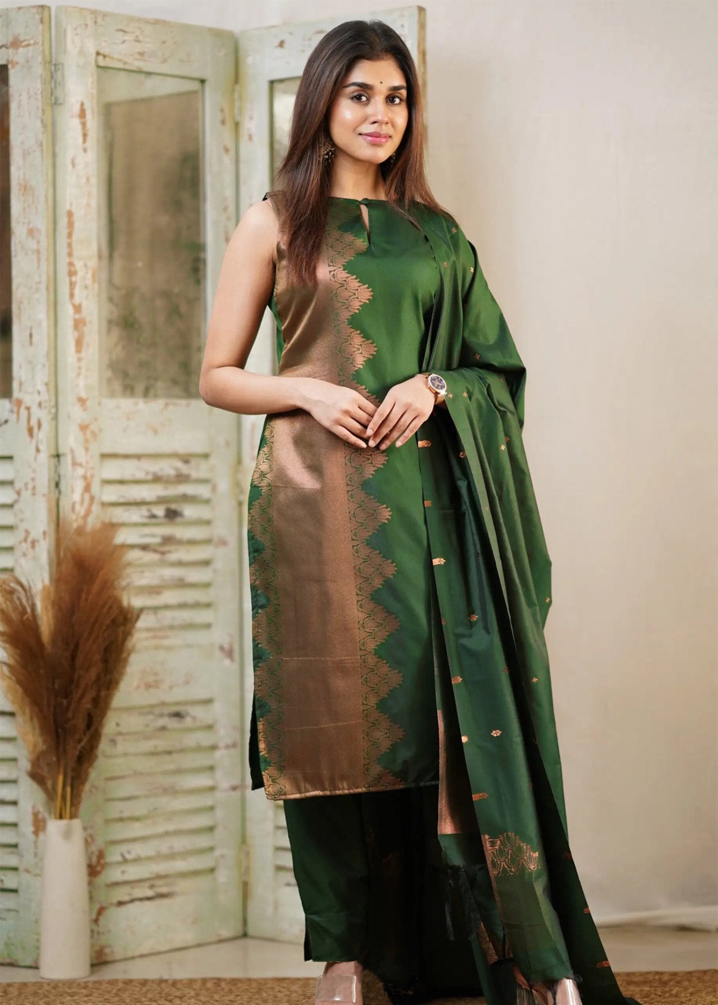 Women Silk Prism Kurta Pant Dupatta Set