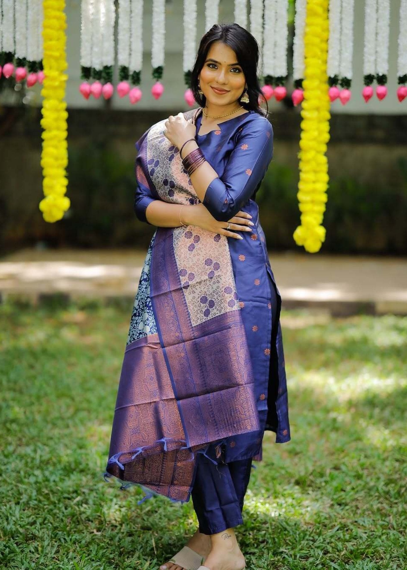 Women Jacquard Kurta Pant Dupatta Set