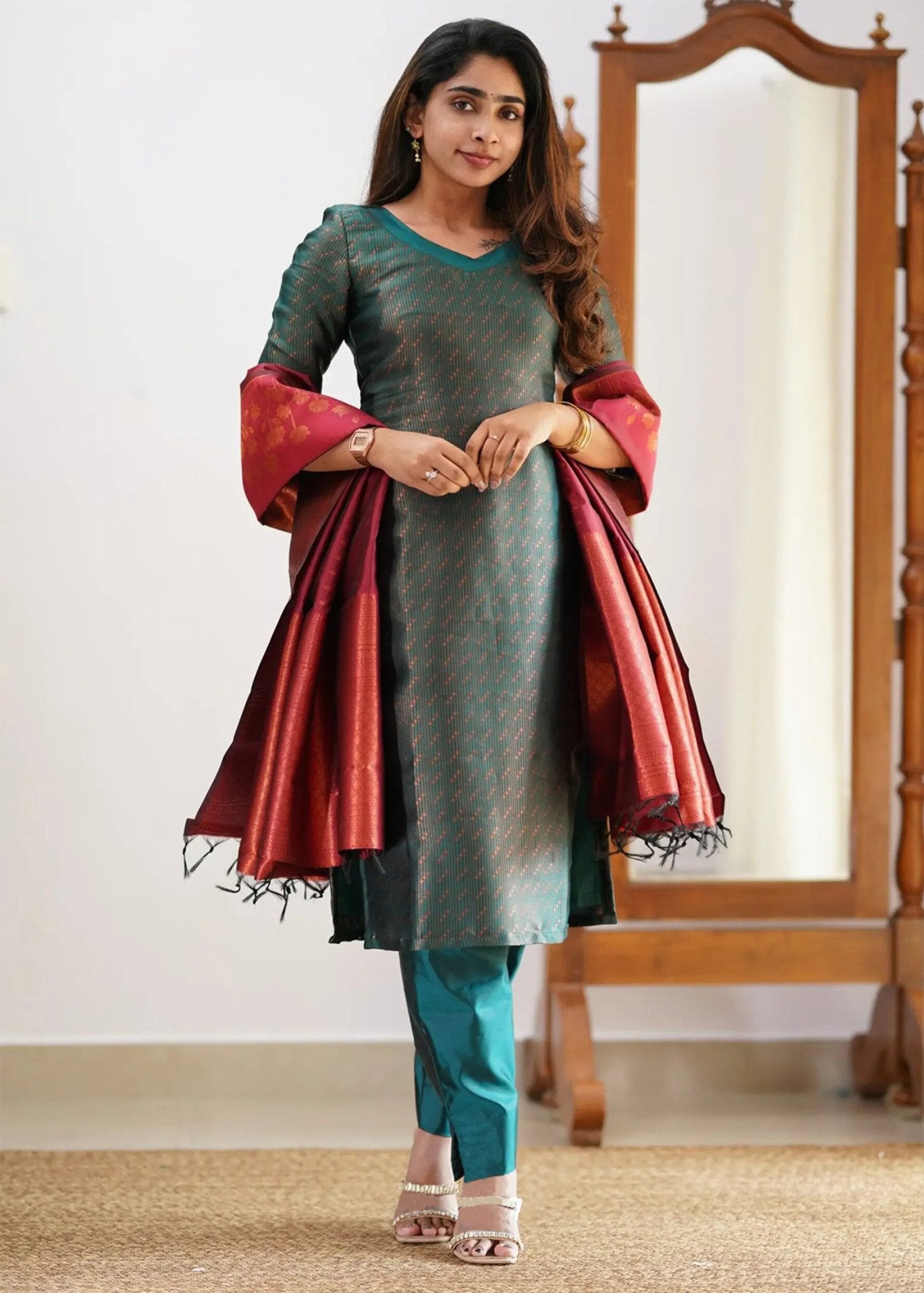 Women Jacquard Kurta Pant Dupatta Set